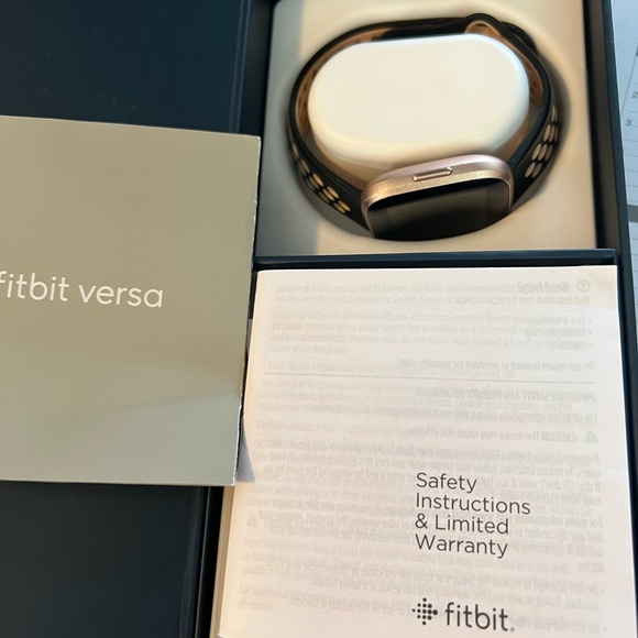 Fitbit Versa - Picture 2 of 7